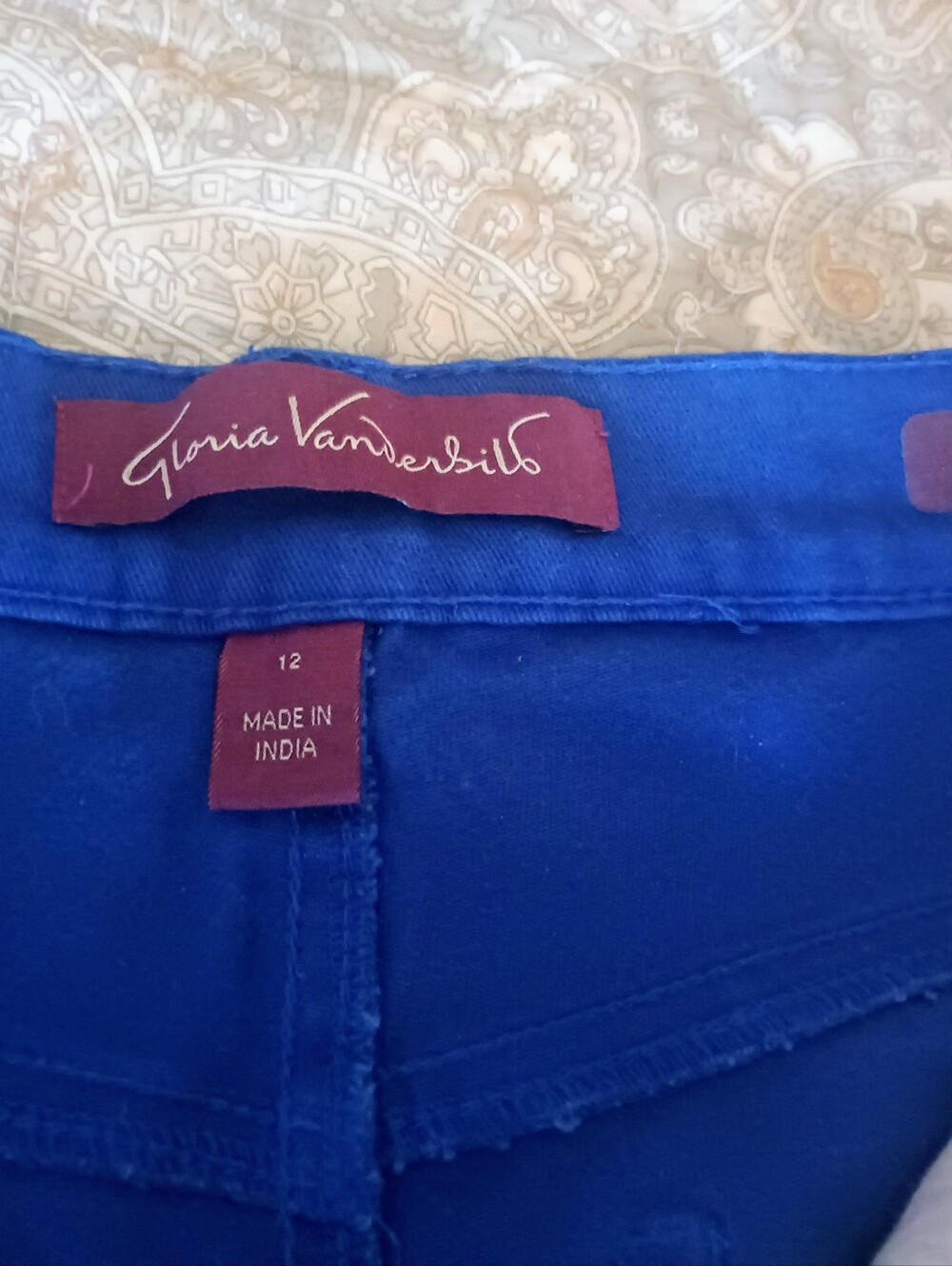 Gloria Vanderbilt Blue Cropped Jeans - Picture 3 of 7